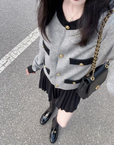 Xiaoxiangfeng knitted cardigan for women  new autumn style temperament gray outer top short jacket