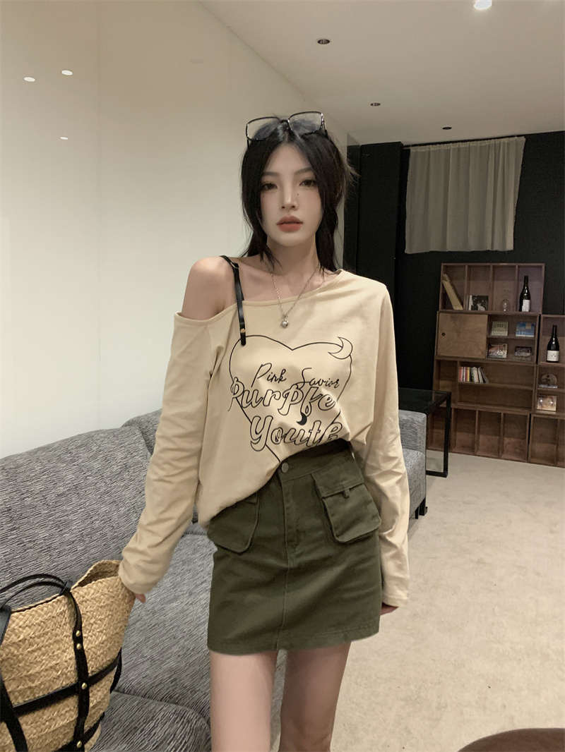 大碼印花長袖t恤女春季2023新款寬鬆小眾設計感露肩美式辣妹上衣
