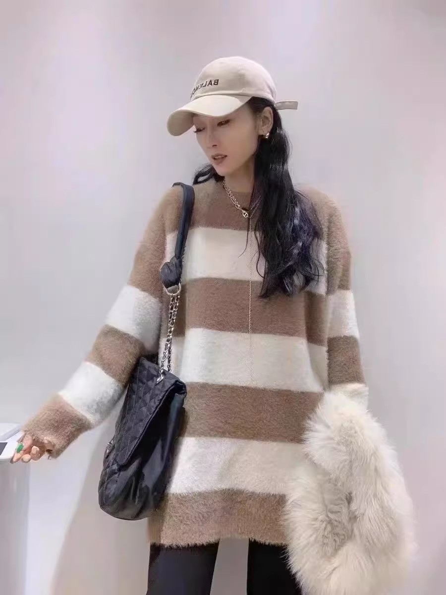 2023秋冬加厚毛毛寬條針織衫女長袖圓領寬鬆上衣中長款包臀毛衣女
