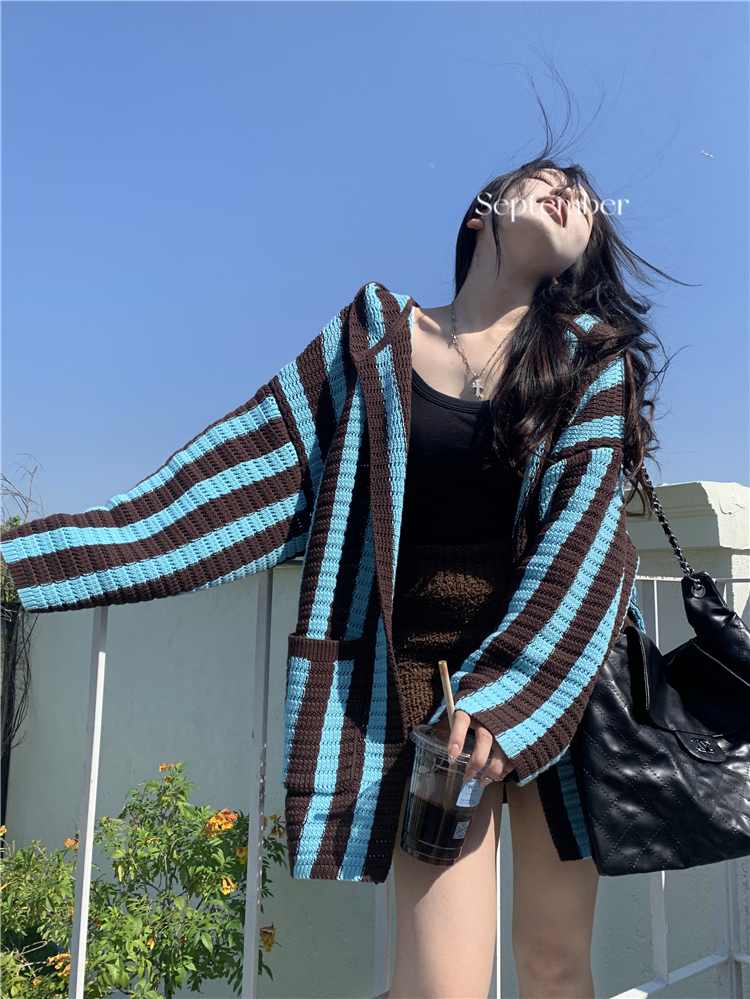 實拍~藍山咖啡V領毛衣外套銀色別針連帽條紋長袖針織開衫女