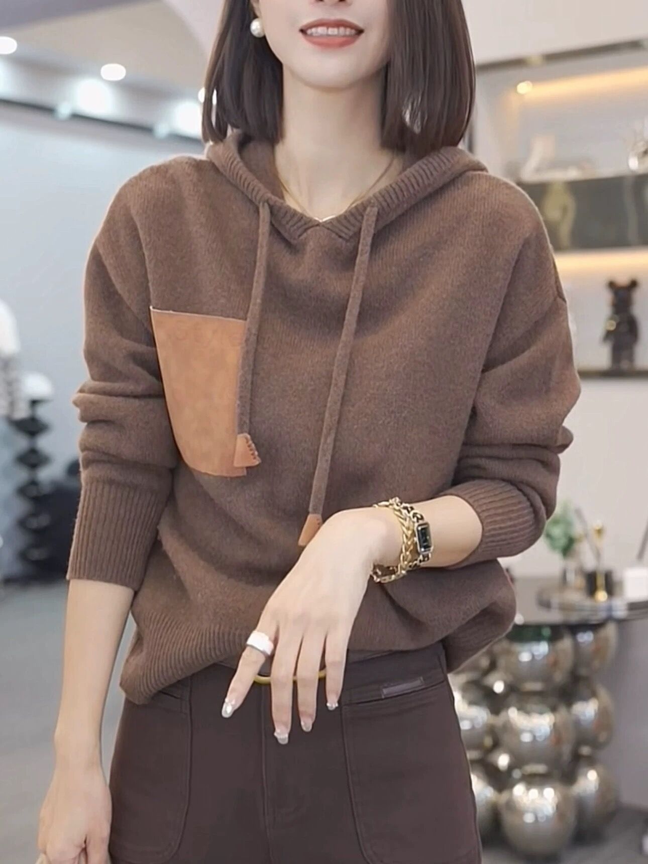 Loose patchwork leather hooded sweater for women 2023 autumn fashionable casual design thickened hoodie jacket
