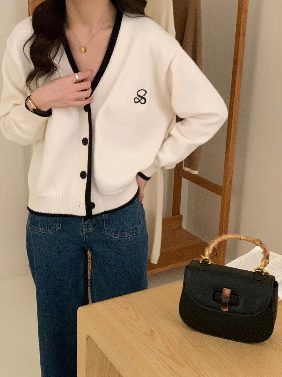 V領針織開衫女2023秋冬新款撞色刺繡軟糯全羊毛時尚百搭毛衣外套1