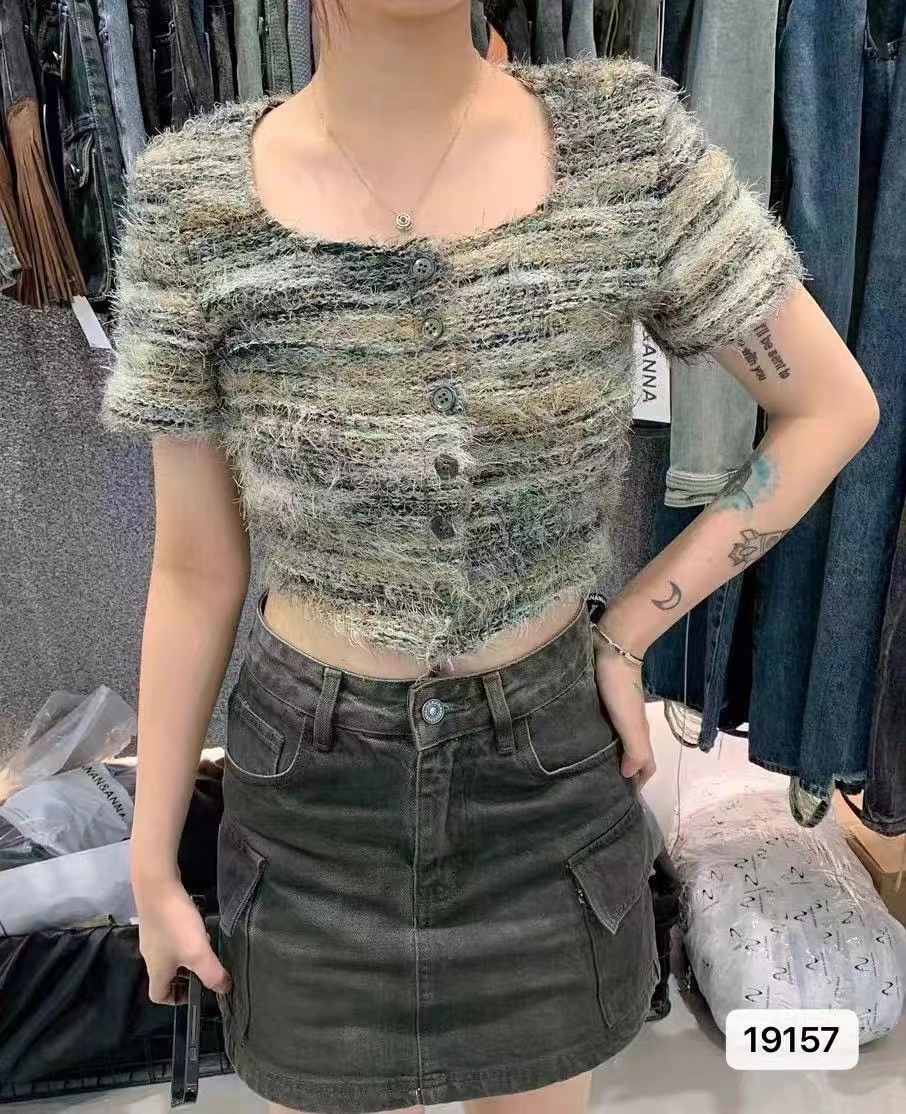 新款設計感法式別致彩色條紋毛毛短袖開衫上衣女
