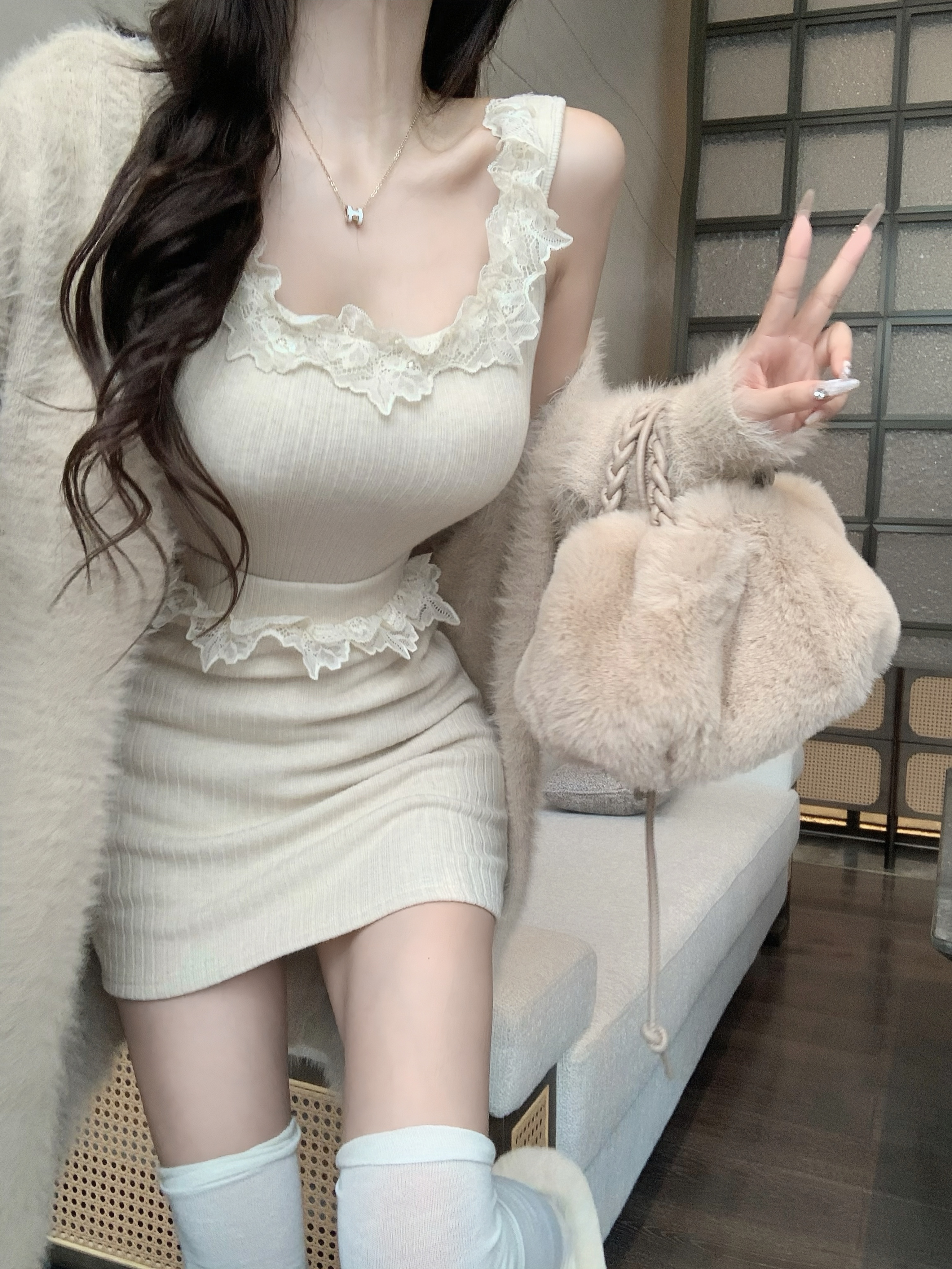 實拍~甜辣軟糯純欲風蕾絲拼接背心吊帶包臀裙毛毛開衫外套