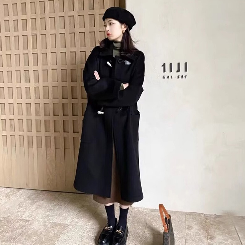 黑色牛角扣毛呢外套女秋冬高級感2023新款今年流行赫本風呢子大衣
