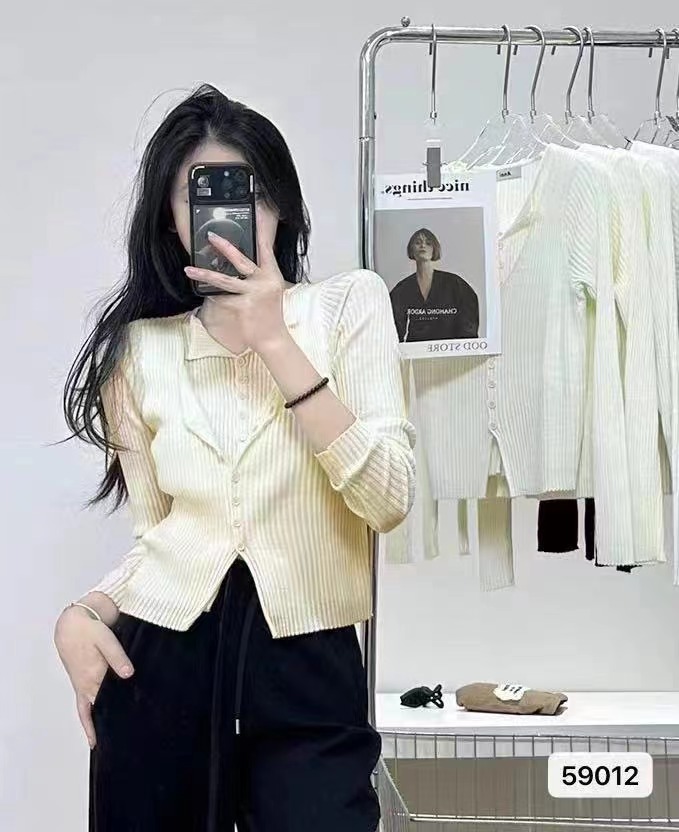 秋季新款設計感時尚V領排扣假兩件長袖開衫上衣女