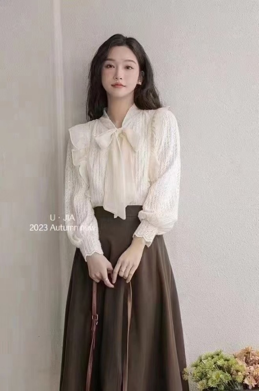 蝴蝶結蕾絲打底衫女秋季2023新款顯瘦洋氣紗網拼接V領襯衫
