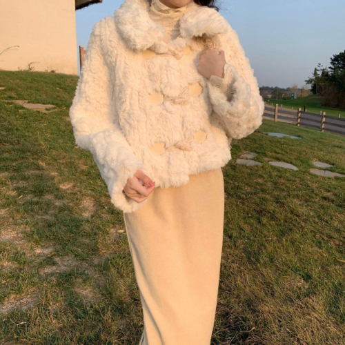 New autumn and winter fur one-piece lambswool coat for women short style small horn button imitation rabbit plush fur