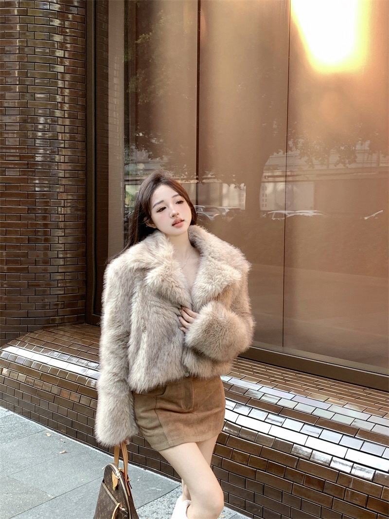 Real shot of realistic variegated fur tip eco-friendly fur coat for women winter large lapel short furry top