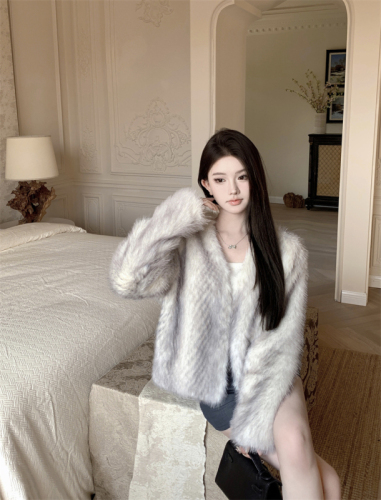 Real shot None; Comfortable, soft and waxy collar, eco-friendly fox fur young fur coat for women
