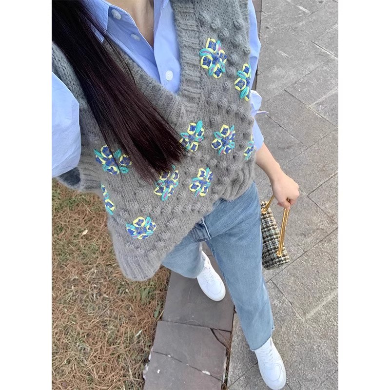 秋季新款刺繡麻花灰色針織馬甲女毛衣寬鬆外搭復古無袖v領上衣潮