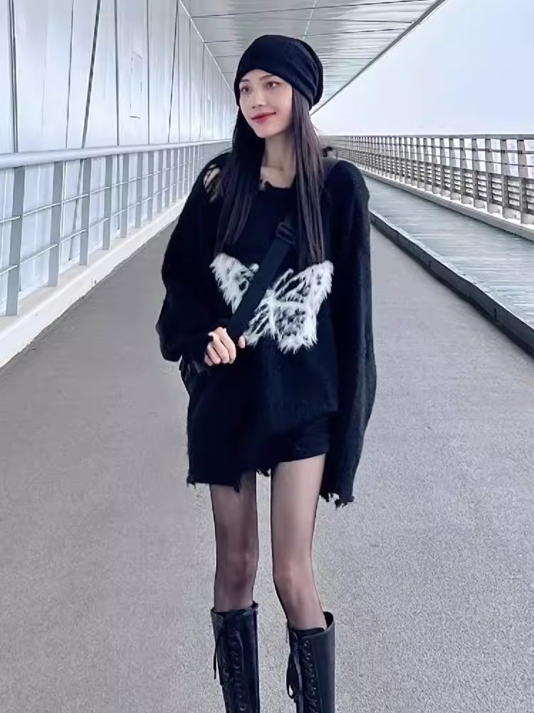 冬季針織厚實提花蝴蝶黑色毛衣女寬鬆別致中長款馬海毛破洞上衣潮