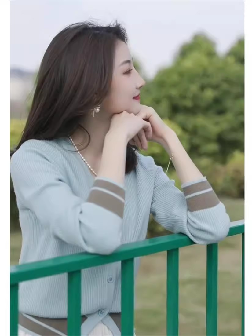 法式高級感藍色針織開衫女薄款早秋撞色減齡修身防曬外套掐腰上衣