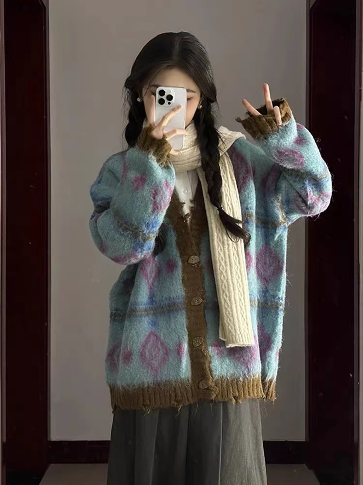 PTWOPONLINE 萬花筒 復古提花毛衣外套女秋冬慵懶風針織開衫上衣