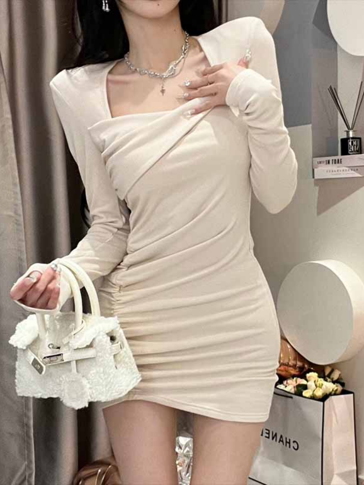 辣妹修身方領褶皺長袖連衣裙女秋冬新款高級感氣質百搭包臀短裙子