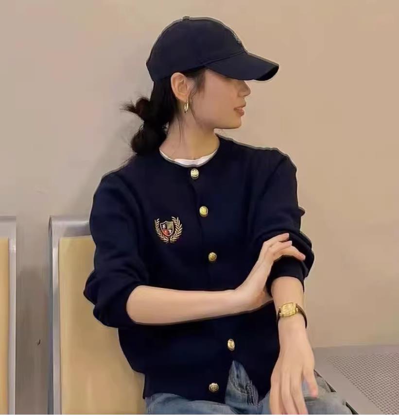 春秋英倫學院風針織衫女式短款寬鬆上衣徽章刺繡羊毛開衫毛衣外套