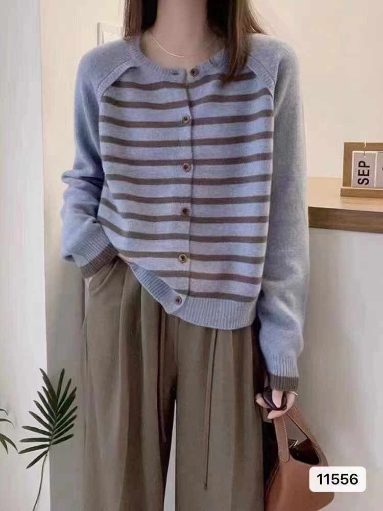 秋季新款韓版時尚氣質圓領拼接條紋單排扣開衫上衣女