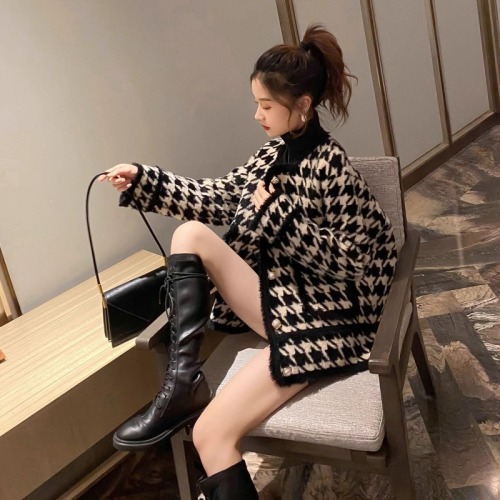 Xiaoxiang style houndstooth anti-rabbit hair short coat for women in autumn and winter high-end loose retro thickened versatile top