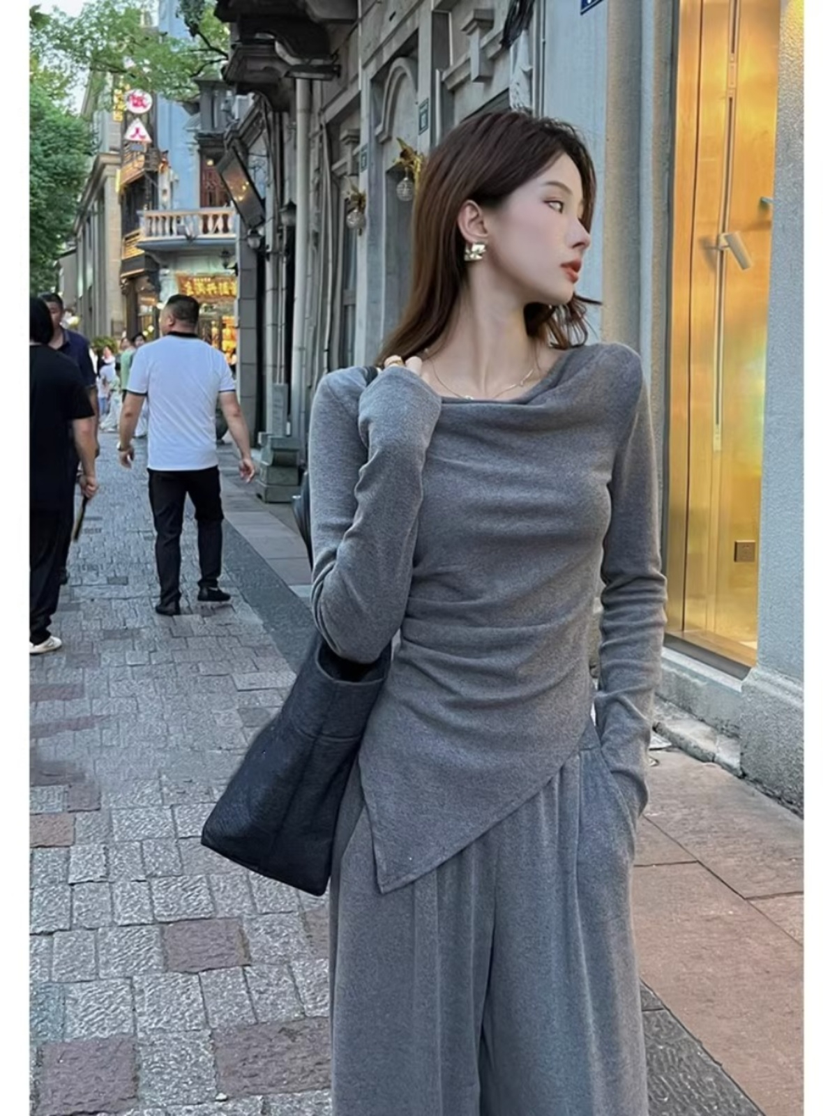 鎖骨一字肩上衣女長袖t恤早秋季性感修身高級感不規則露肩打底衫