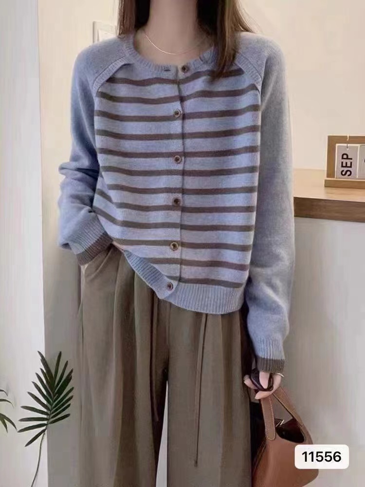 秋季新款韓版時尚氣質圓領拼接條紋單排扣開衫上衣女