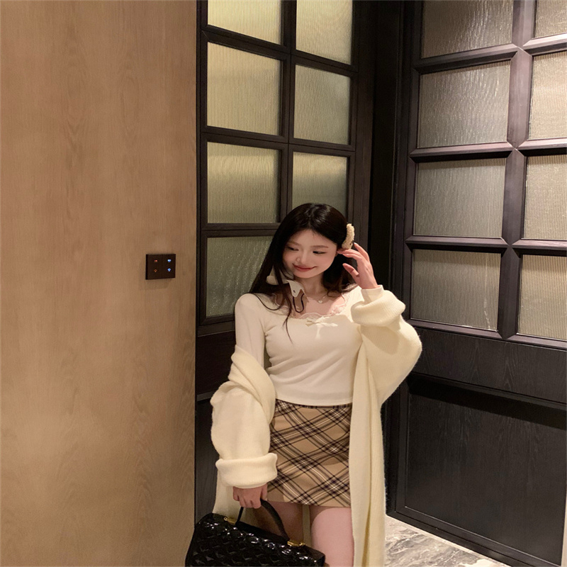 純欲帶胸墊蕾絲拼接T恤女秋季新款設計感修身短款長袖打底衫上衣
