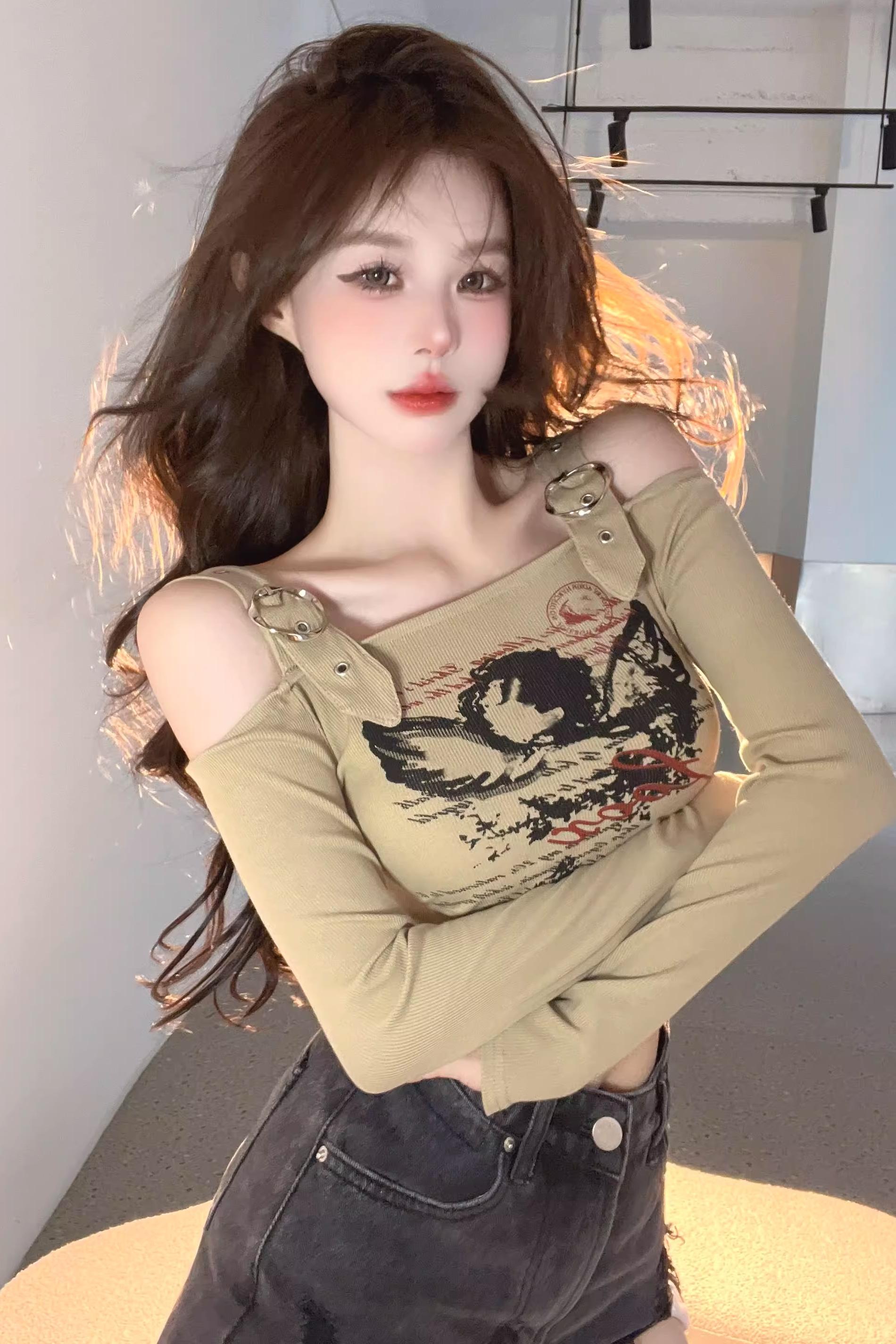 美式印花長袖t恤女秋辣妹短款一字肩露肩上衣設計感小眾
