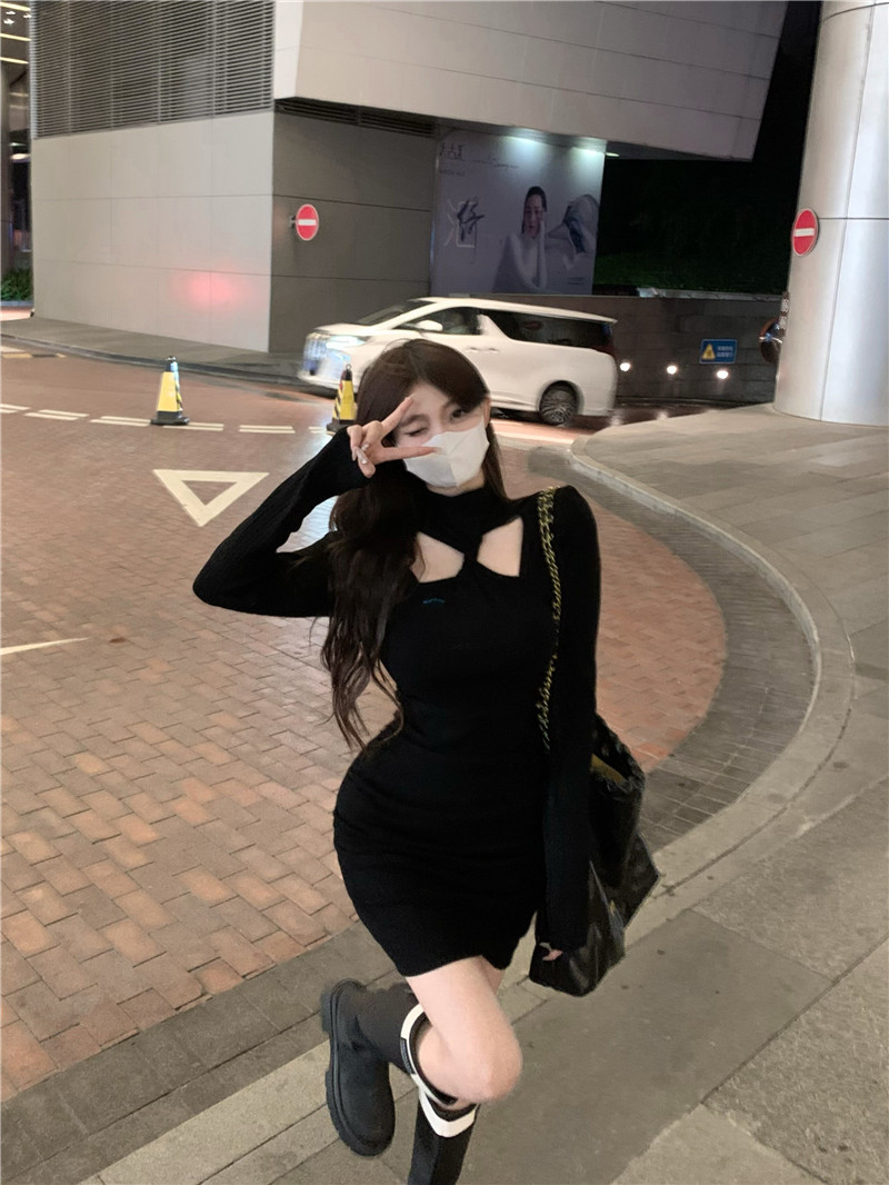 實拍~純欲性感鏤空掛脖甜辣針織連衣裙女顯瘦長袖包臀短裙