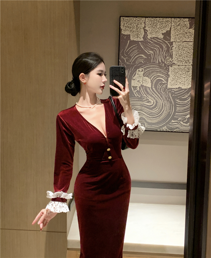 實拍復古絲絨長袖黑色連衣裙子女秋冬裝新款赫本風高級感包臀長裙