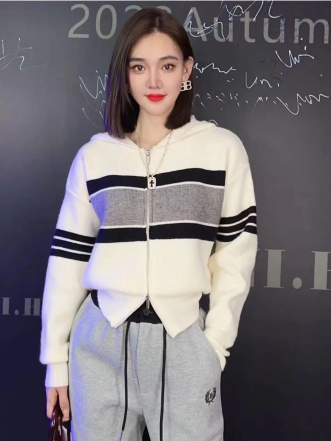 韓版撞色設計感軟糯保暖連帽毛衣女2023年秋冬新款休閒短款毛開衫