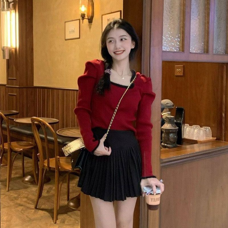 Square collar right shoulder knitted bottoming shirt for women in spring and autumn French style high-end slim fit short sweater for small people in winter
