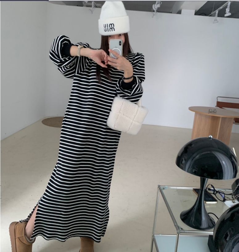 中長款簡約慵懶風長袖寬鬆坑條 開叉連衣裙女
