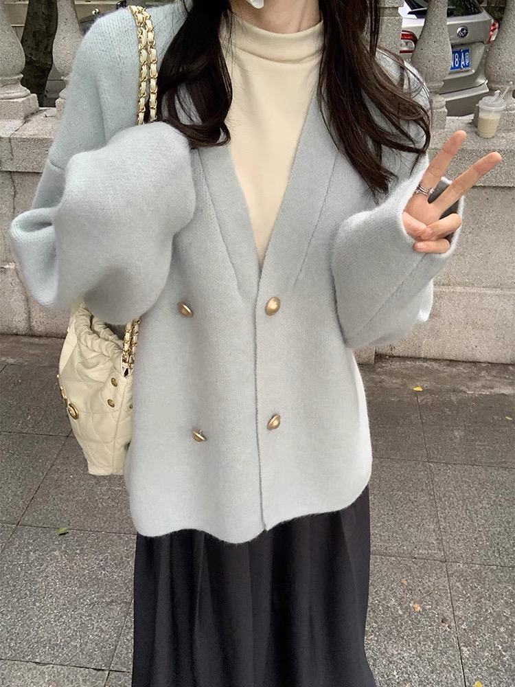 陸小團團韓系雙排扣V領毛衣簡約純色冬季針織面料女裝毛針織衫
