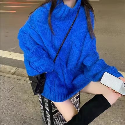 克萊因藍半高領麻花毛衣女秋冬慵懶風設計感軟糯中長款針織衫
