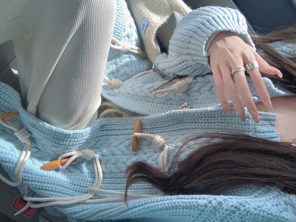白水女人魚公主~奶藍開衫 牛角扣毛衣秋冬外穿慵懶風圓領外套