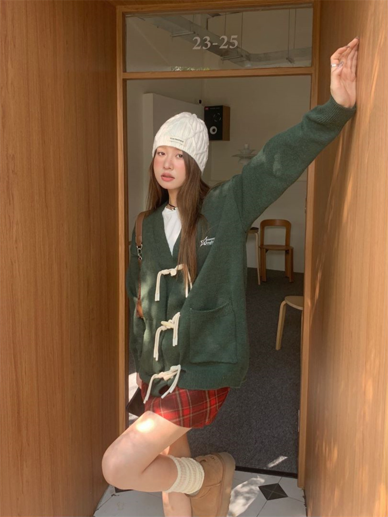 實拍~秋冬新款復古綠色牛角扣寬鬆慵懶風開衫毛衣女