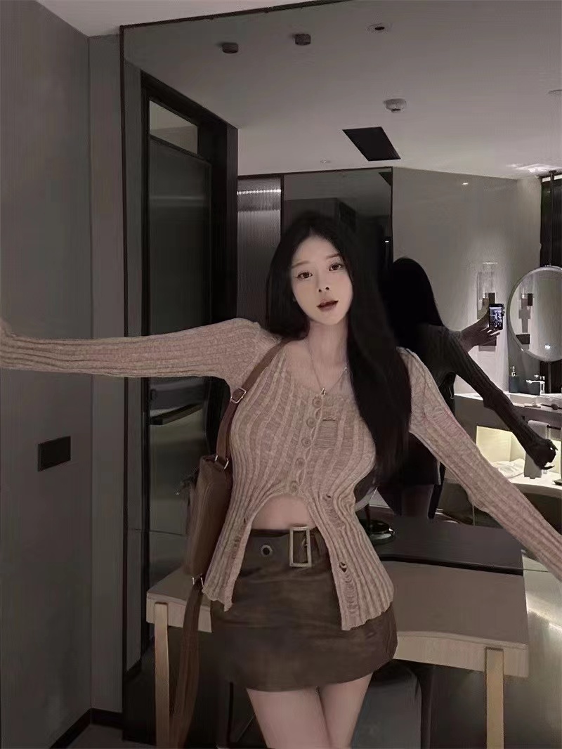美拉德方領鏤空長袖針織開衫女秋季毛衣小眾修身收腰顯瘦打底上衣