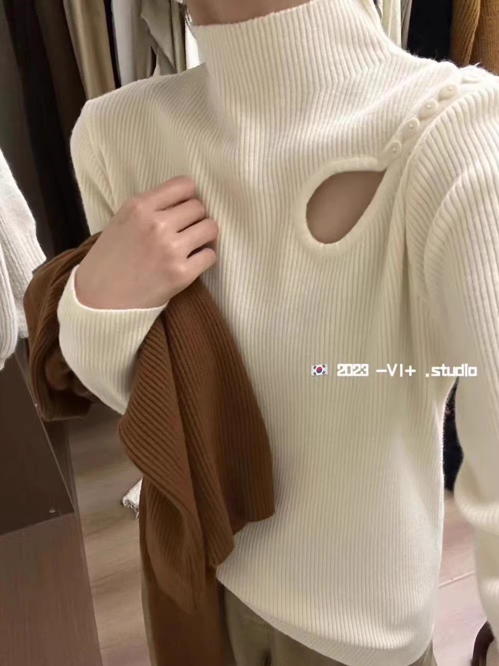 白色半高領鏤空針織衫上衣女秋冬中領內搭打底衫修身緊身短款毛衣