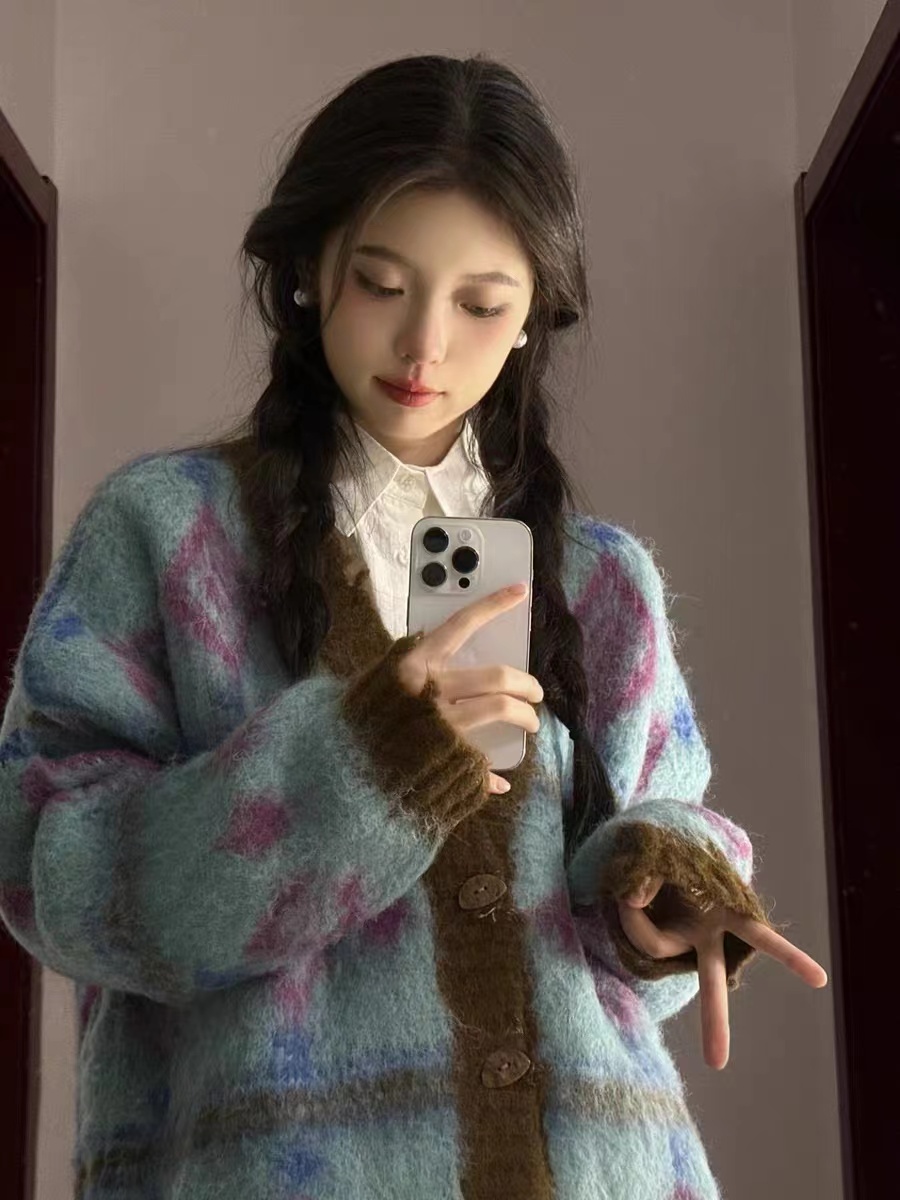 PTWOPONLINE 萬花筒 復古提花毛衣開衫外套女秋冬慵懶風v領針織衫