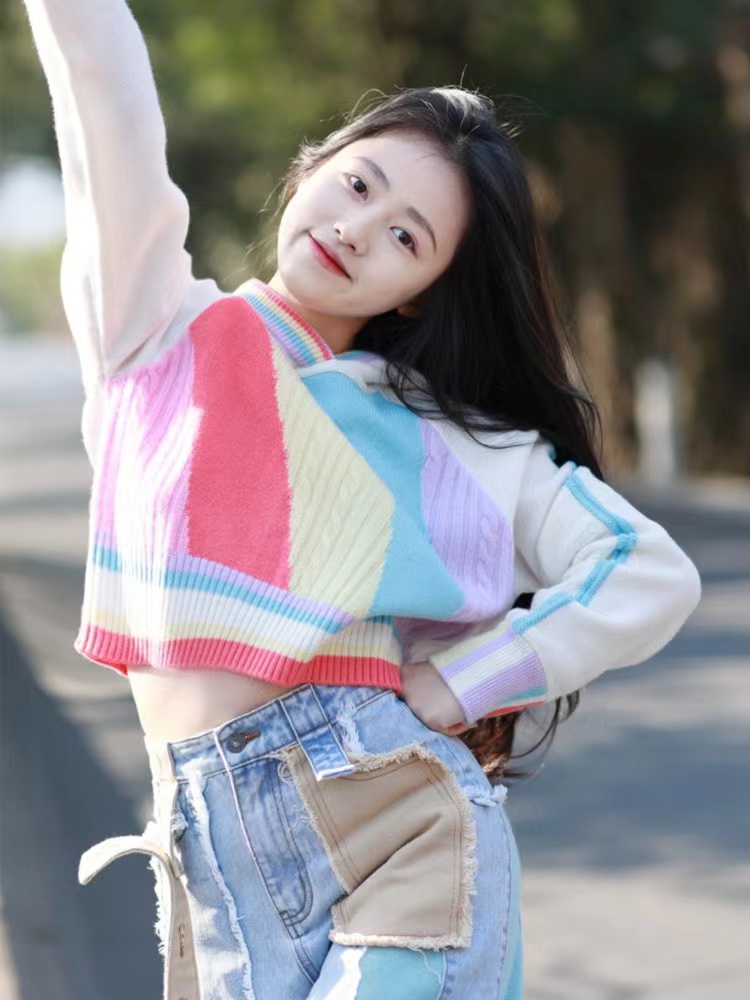 小眾設計感彩虹條紋連帽毛衣女加厚秋冬季高腰寬鬆短款上衣潮ins