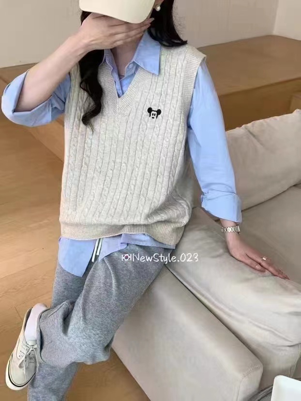 刺繡V領針織衫麻花毛衣馬甲女初秋薄款寬鬆外搭疊穿無袖坎肩背