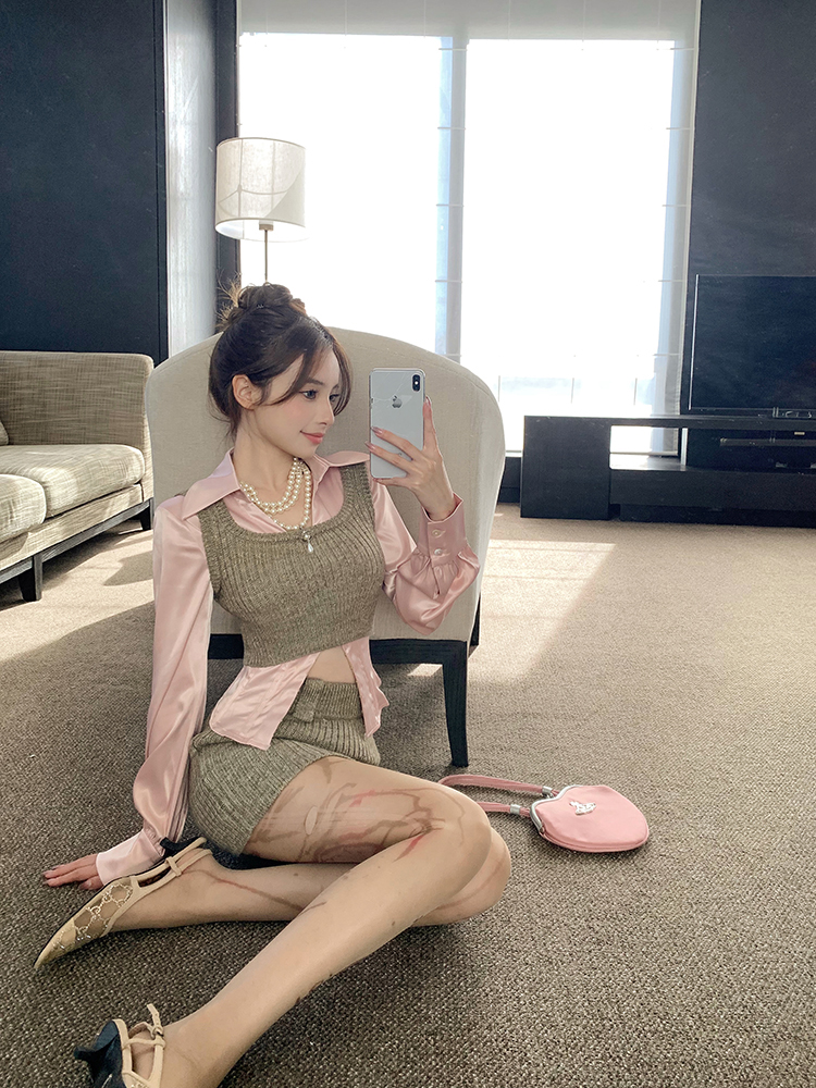 實拍 辣妹針織背心+小蠻腰緞面收腰白色短襯衫+a字包臀半身裙