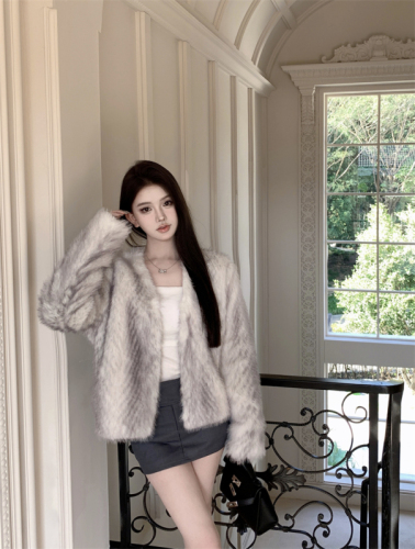 Real shot None; Comfortable, soft and waxy collar, eco-friendly fox fur young fur coat for women