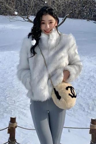 Yi Mengling's same eco-friendly fur short winter new stand-up collar imitation fox fur plush coat women's slim coat