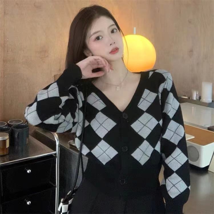 秋冬季新款v領菱格長袖針織衫外搭洋氣毛衣開衫短款外套ins女