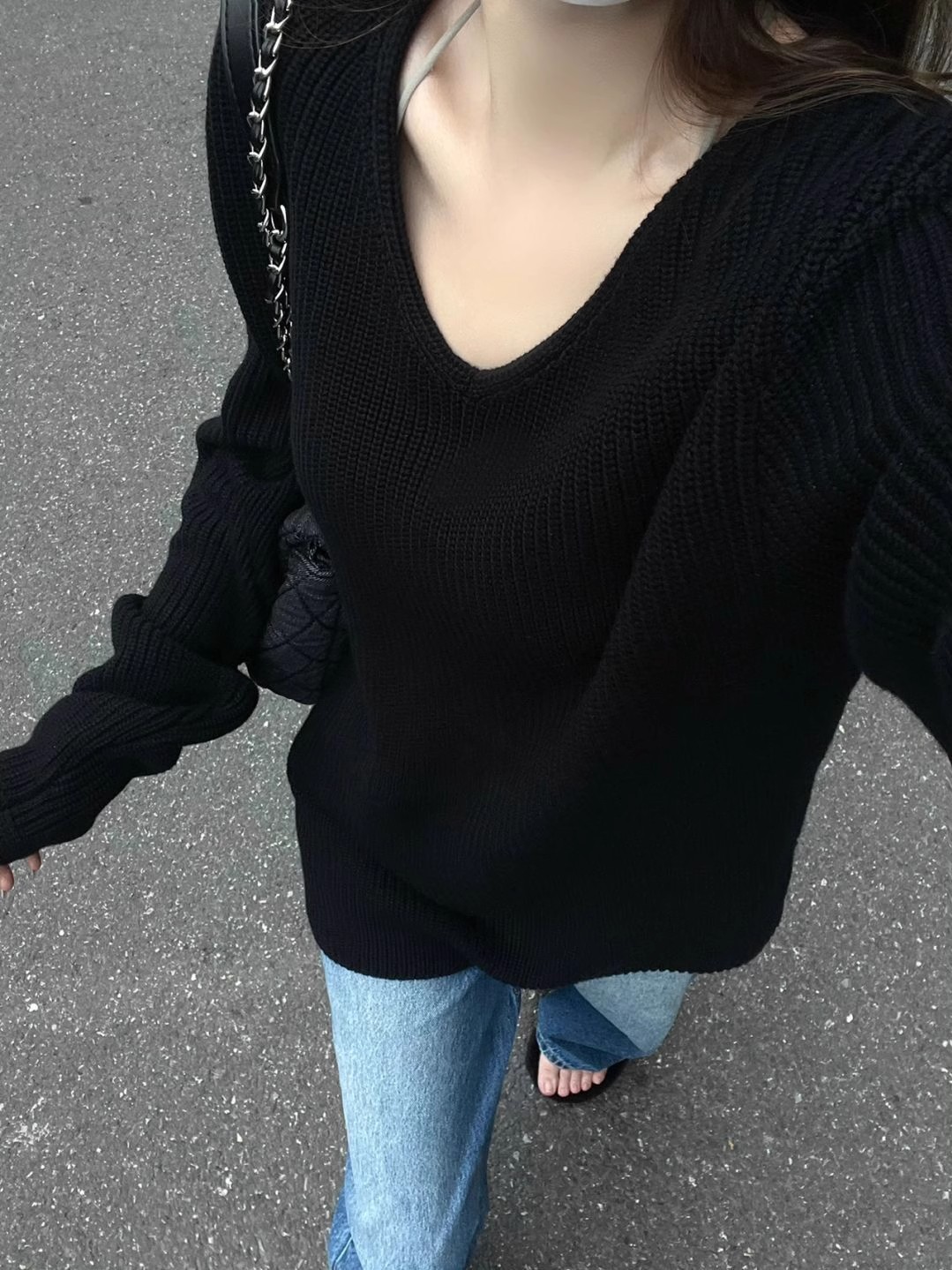 寬鬆V領黑色毛衣女慵懶風秋季新款高級感長袖套頭針織衫外穿上衣