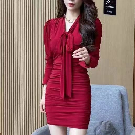 法式設計修身顯瘦v領長袖包臀裙女2023秋季新款百褶高腰連衣裙ins