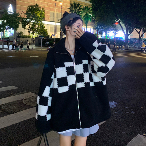 Imitation lamb wool coat autumn and winter new retro Hong Kong style design contrasting checkerboard large size tops for women