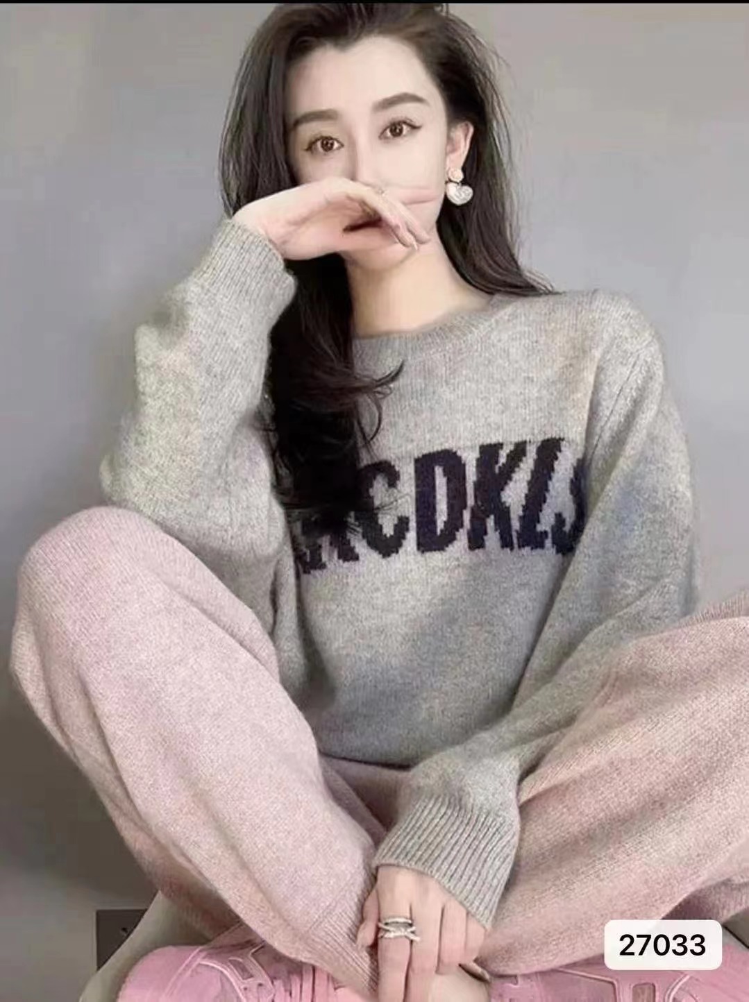 秋冬新款設計感洋氣圓領字母提花軟糯寬鬆長袖上衣女