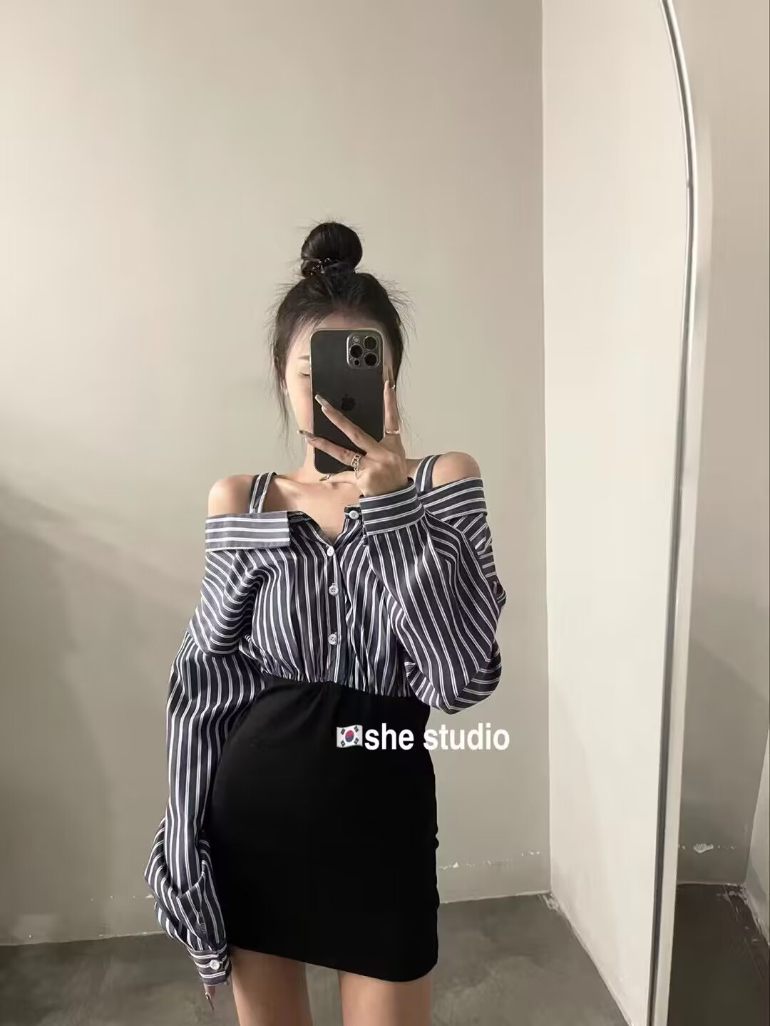 一字肩襯衫連衣裙女裝早秋設計感小眾2023新款辣妹性感包臀短裙子