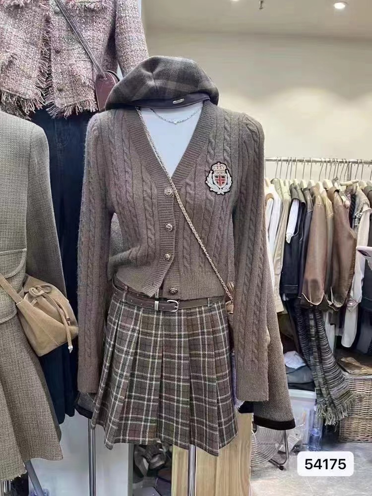 秋冬新款韓版時尚學院風V領刺繡單排扣針織開衫上衣女